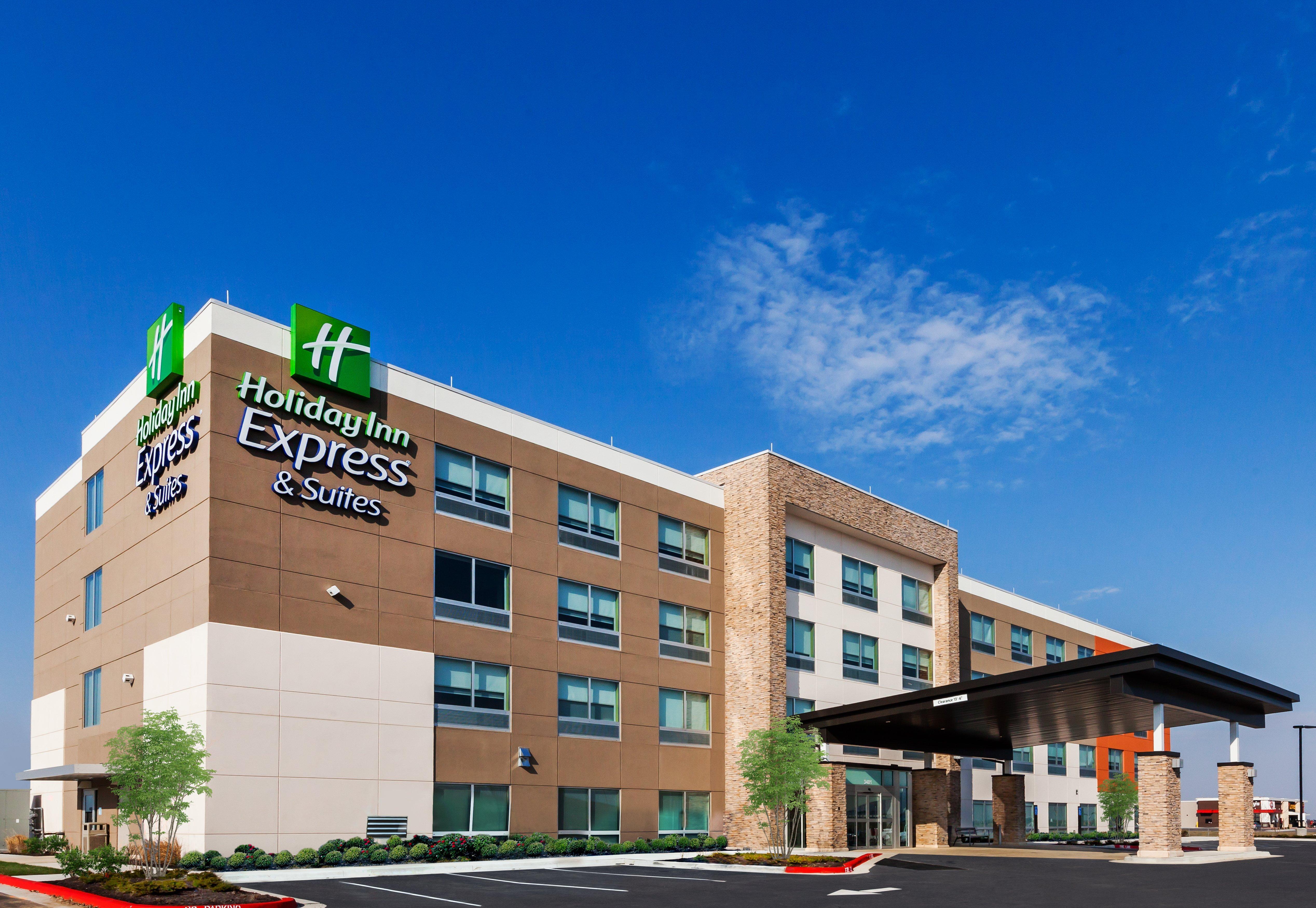 Holiday Inn Express And Suites Chanute By Ihg Exterior photo